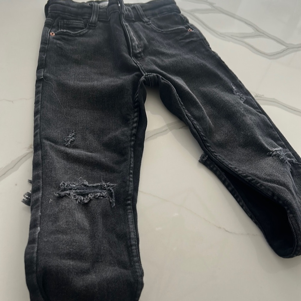 Zara girls ripped skinny jeans. Great condition.